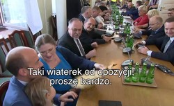 "Lenusia, mogę cię powachlować, kochana?" Ciocia Krysia Pawłowicz i córka posła Budki