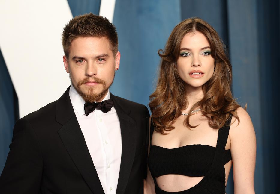 Palvin Barbi és Dylan Sprouse a 2022-es Oscar-gálán. Fotó: Getty Images