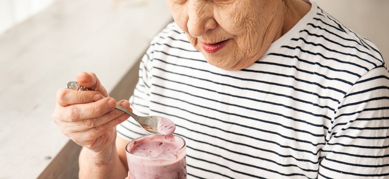 Seniorzy powinni jeść codziennie. Dba o stawy, oczyszcza jelita, wzmacnia odporność i usuwa toksyny z organizmu