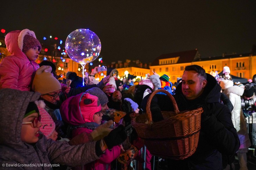 Mikołaj z Rovaniemi odwiedził Białystok, przywitały go tłumy [fot. bialystok.pl]