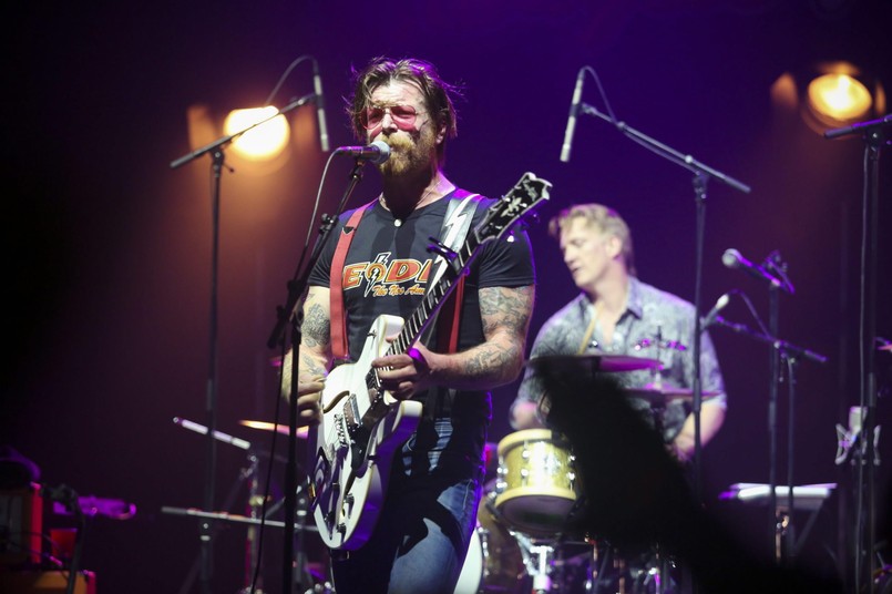 Wokalista Eagles Of Death Metal zdecydowanie za prawem do posiadania broni