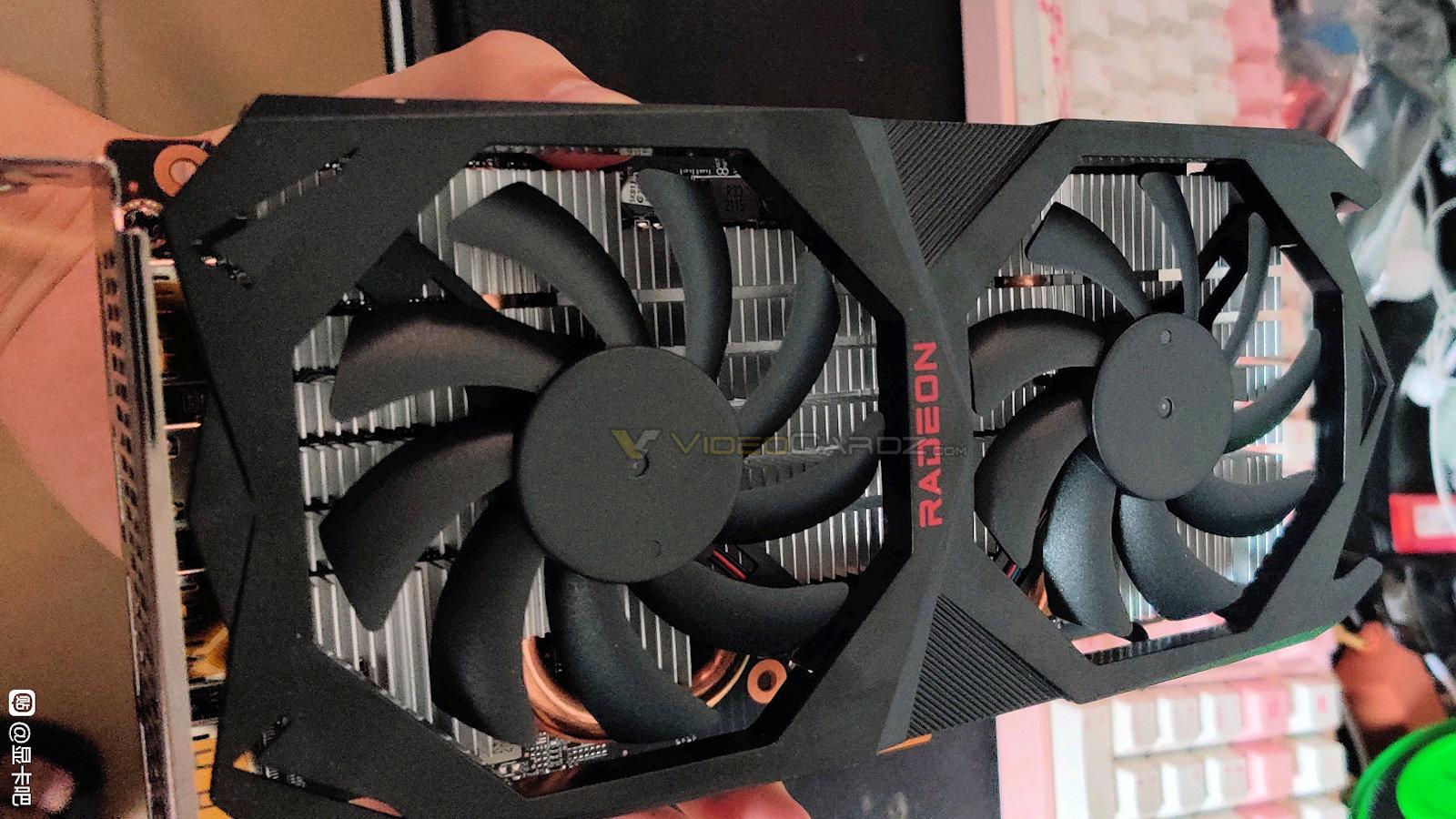 Fotografia predajného kusu Radeon RX 6600 XT.