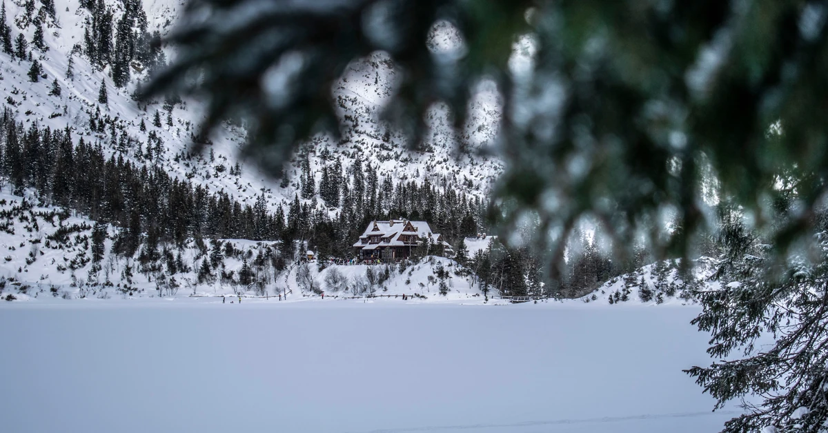 Szokujące zachowanie turystów nad Morskim Okiem. Nagranie obiegło sieć [WIDEO]