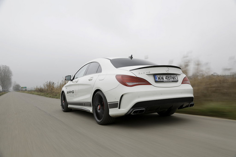 Mercedes CLA 45 AMG twardy zawodnik Test Opinie