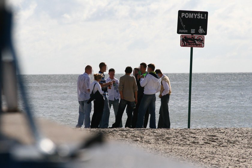 Picie alkoholu na plaży