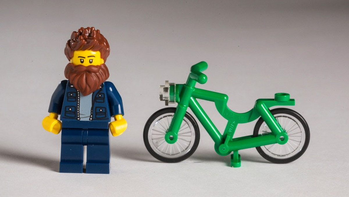 "Hipster LEGOs" to najnowsza seria kultowych klocków, która została wzbogacona o najmodniejsze w obecnych czasach elementy. Mowa oczywiście o postaciach "hipsterach" i ich nieodłącznym atrybucie - rowerze miejskim.