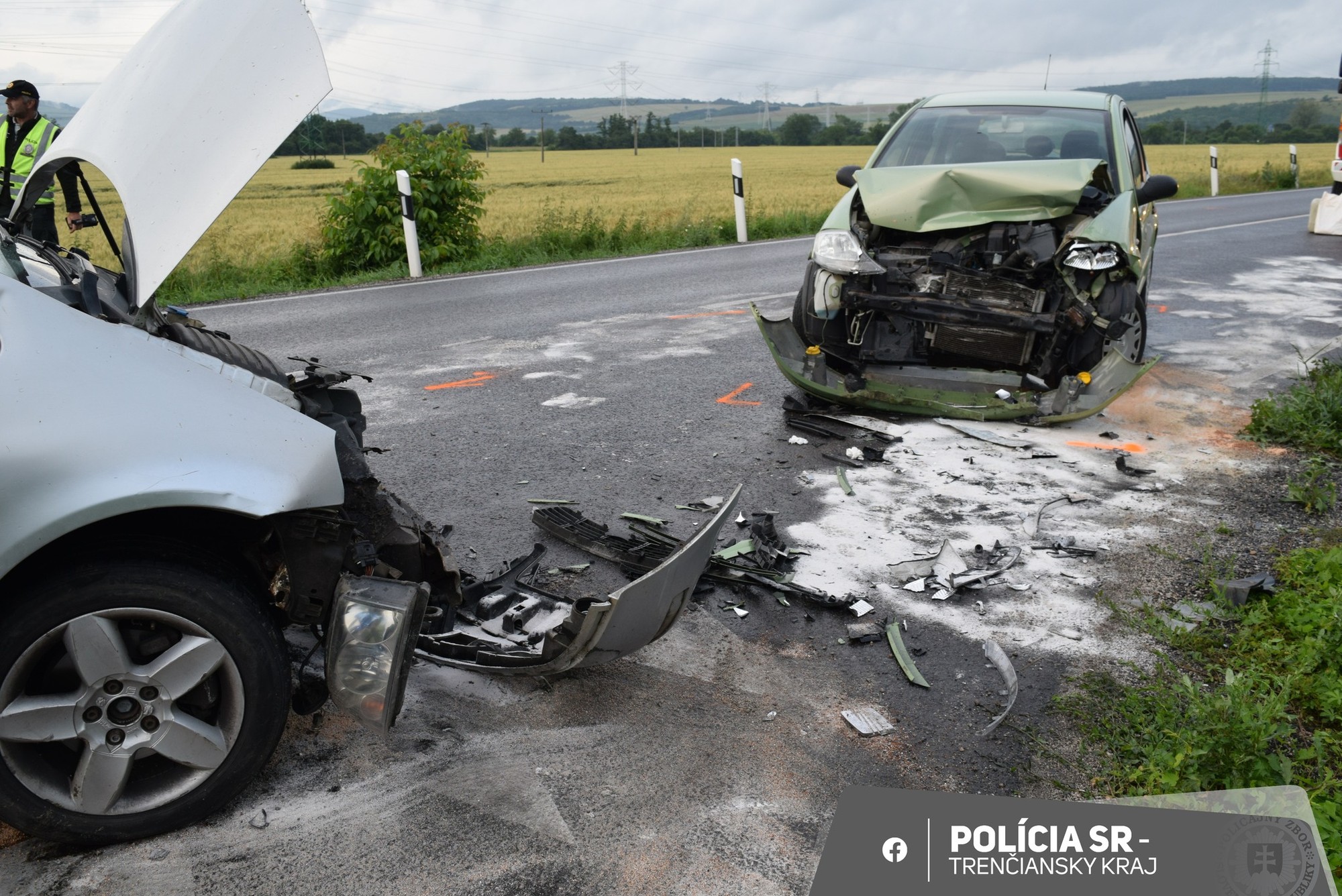 Pri dopravnej nehode sa zranila žena a päťročné dieťa.