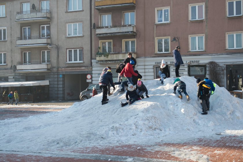 To atrakcja w Bytomiu czy pozostawiony na rynku śnieg?