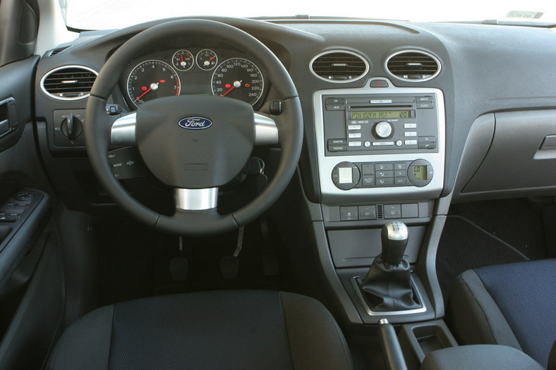 Ford Focus kontra Kia ceed i Toyota Auris: czy każdy sposób na oszczędzanie jest dobry?