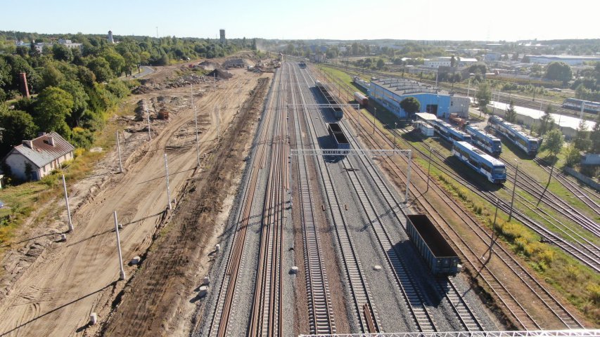 Olsztyn Główny – obok przejeżdżających pociągów powstaje nowa stacja [NOWE ZDJĘCIA]