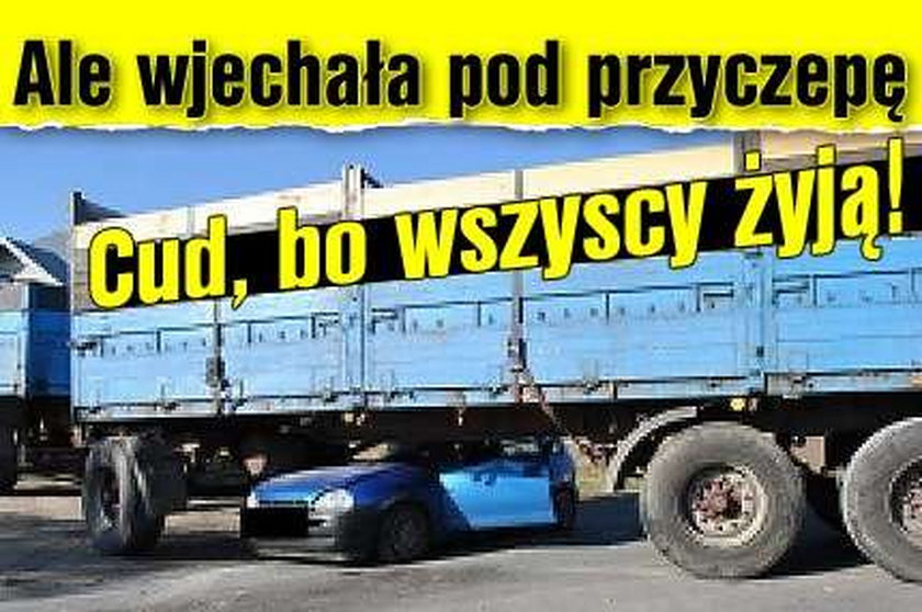 Ale wjechała pod przyczepę. Cud, bo wszyscy żyją!