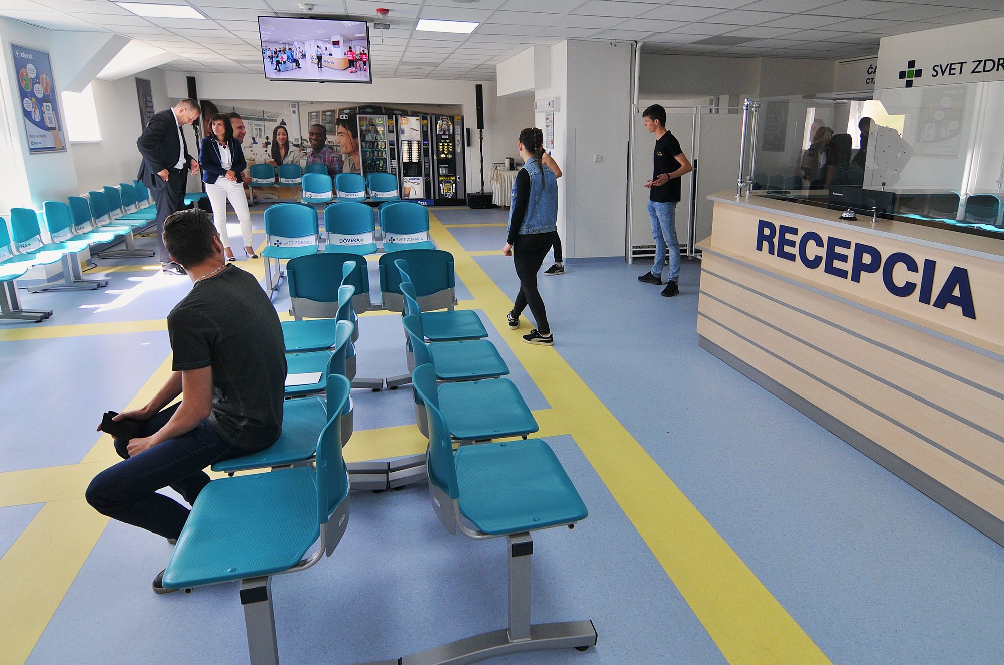 Na snímke čakáreň a recepcia urgentného príjmu pre pacientov v Nemocnici Svet zdravia v Spišskej Novej Vsi.