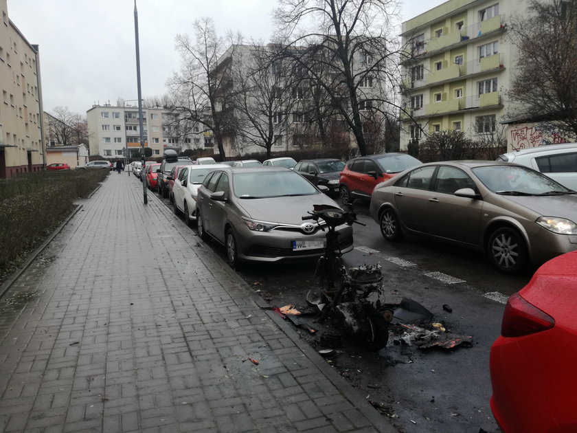 Niszczyli auta na Mokotowie. Zatrzymała ich policja