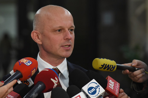 Odwołany ze stanowiska ministra finansów Paweł Szałamacha podczas konferencji prasowej w siedzibie MF