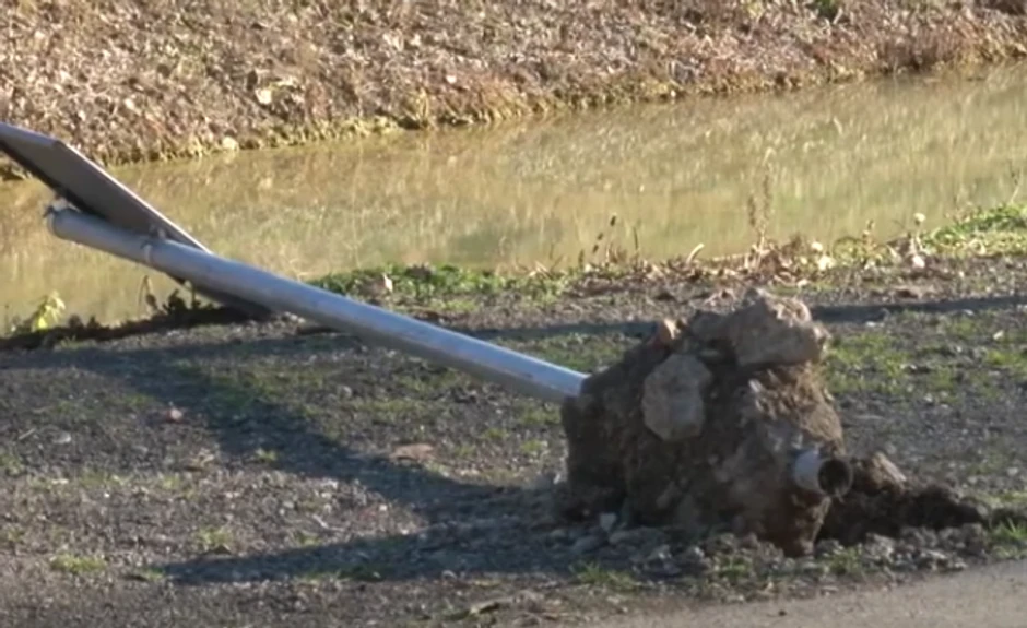 Unište i odu, a onda svi poreski obveznici plaćaju popravku saobraćajnih znakova