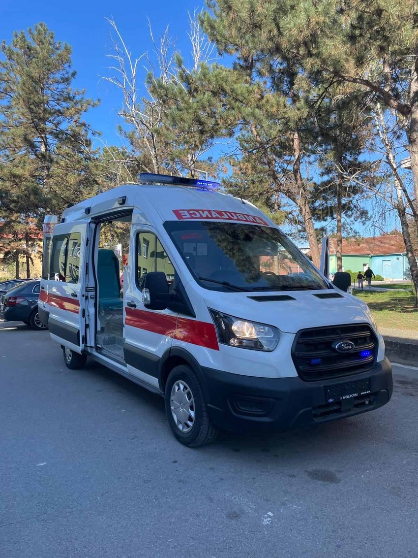 Opšta bolnica Šabac dobila je novo i kompletno opremljeno sanitetsko vozilo