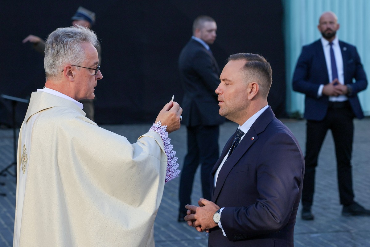 Wiemy, kto będzie kapelanem Karola Nawrockiego. Prezydent elekt ogłosił jego nazwisko