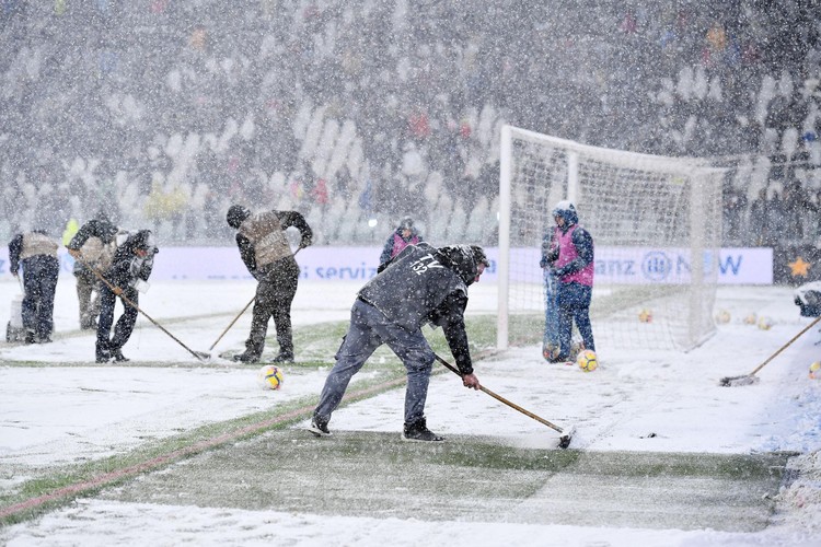 Z powodu obfitych opadów śniegu nie odbył się mecz między Juventusem Turyn a Atalantą Bergamo