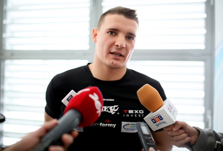 Karaś próbuje pobić rekord Guinnessa na basenie