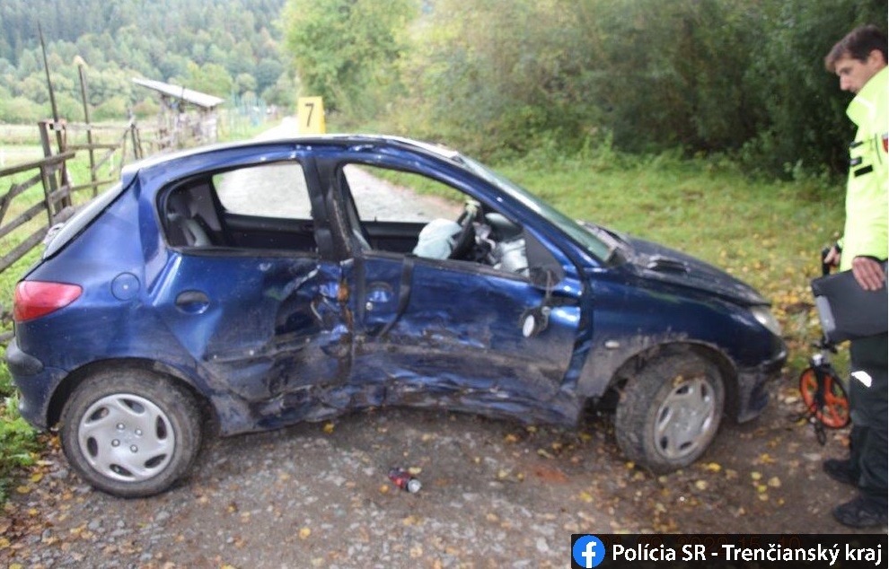 Pri nehode sa zranili traja ľudia. Mladé dievča utrpelo život ohrozujúce zranenia. 