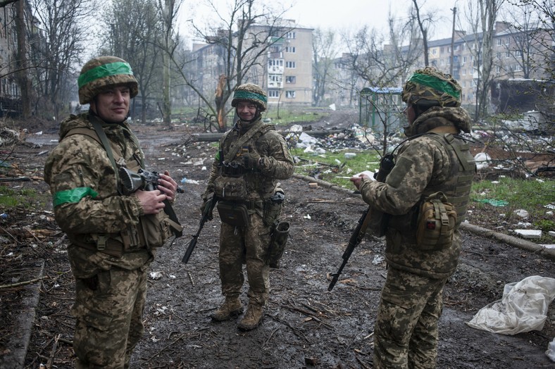 Ukraińscy żołnierze w Bachmucie, Ukraina, 12 kwietnia 2023 r.