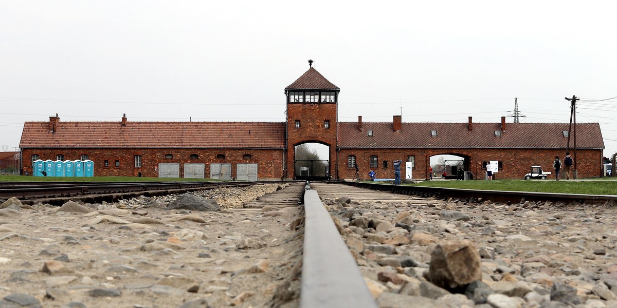 Każdy atak musi być ukarany: Dość szydzenia z Auschwitz! 