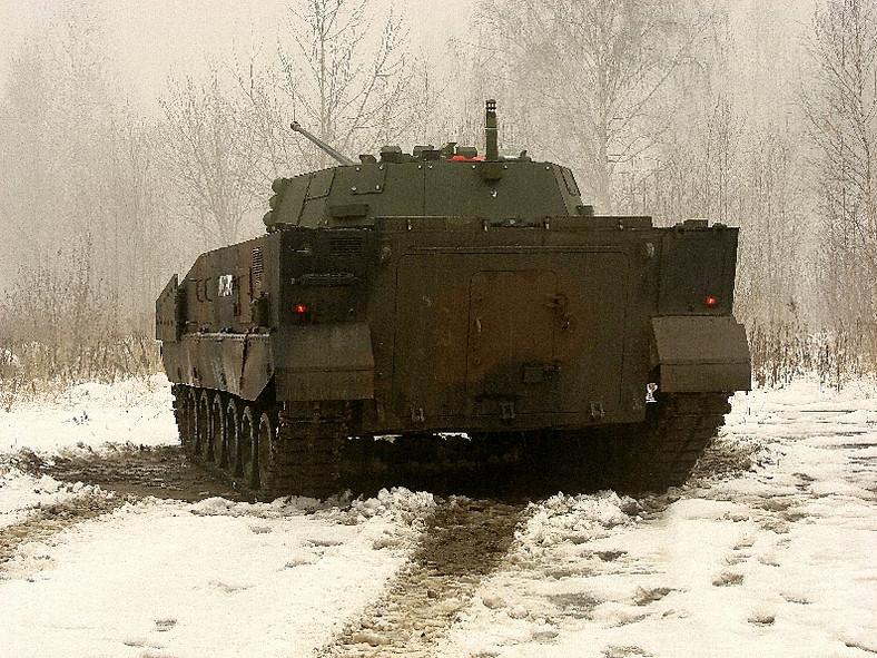 8 grudnia br. w Zakładach Mechanicznych „Bumar-Łabędy” SA przeprowadzono pierwszą udaną próbę integracji Polskiej Platformy Bojowej Anders w wersji wozu piechoty (5). Fot. OBRUM Sp. z o. o.