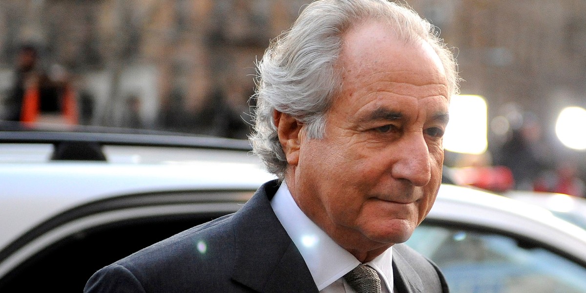 Bernard Madoff, w zdrobnieniu Bernie, zmarł w kwietniu 2021 r. Odsiadywał karę 150 lat więzienia za oszustwo na miliardy dolarów. 