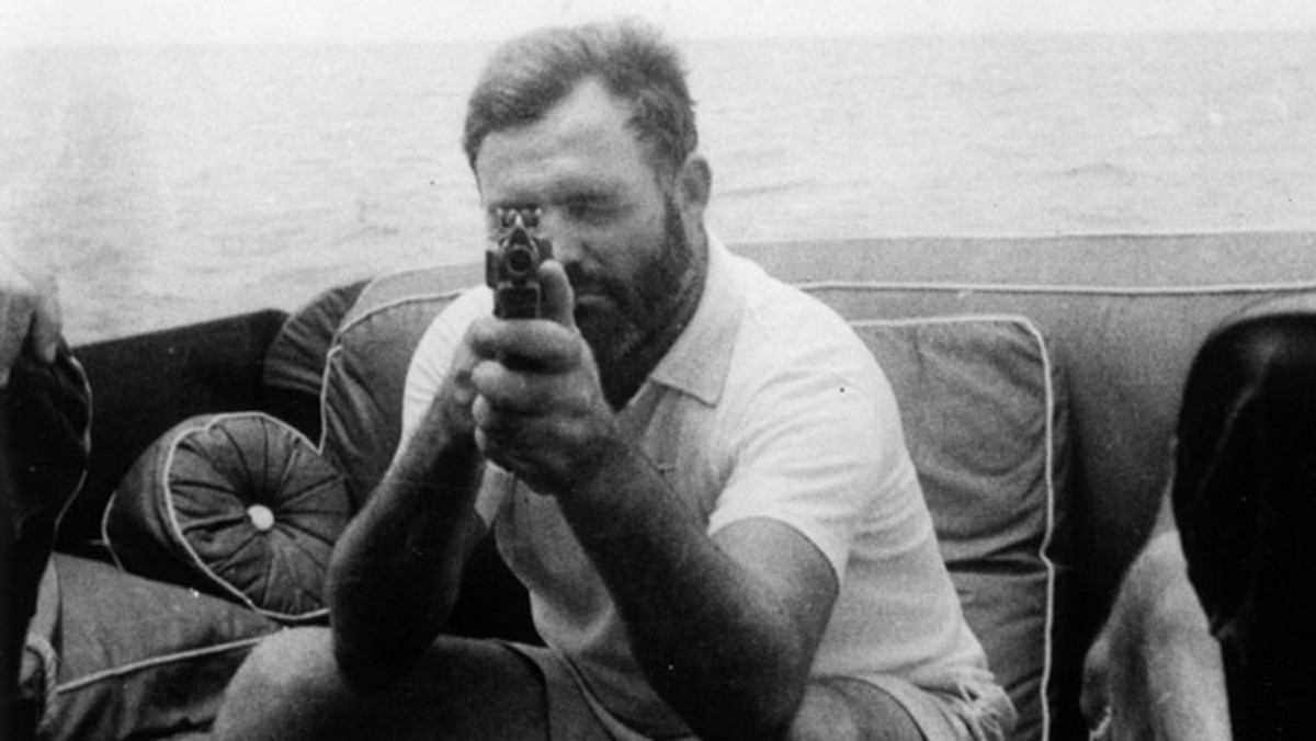 Amerykański magazyn "Vanity Fair" chciał opublikować nieznane opowiadanie Ernesta Hemingwaya, które niemal 90 lat wcześniej redaktorzy pisma odrzucili. Spadkobiercy pisarza nie wyrazili jednak zgody na publikację.