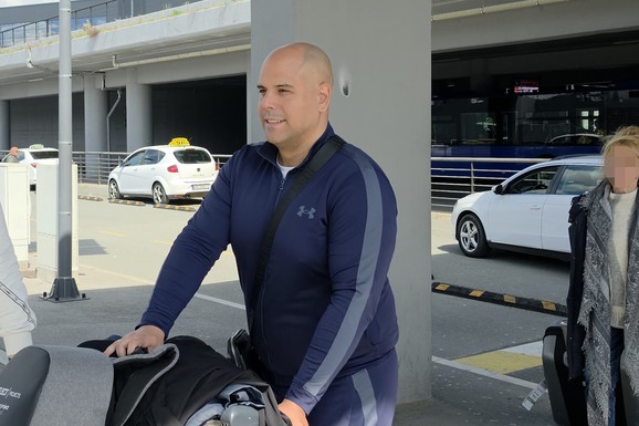 (VIDEO) Mišel Gvozdenović uslikan na aerodromu: Povukao sa iz javnosti, a evo kako danas izgleda - mnogi kažu da se promenio