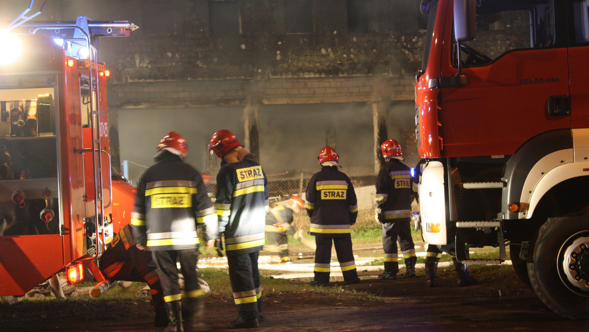 Ponad 120 strażaków – zawodowców i ochotników – uczestniczyło w akcji gaszenia pożaru hali magazynowej przy ulicy Lubelskiej w Olsztynie.