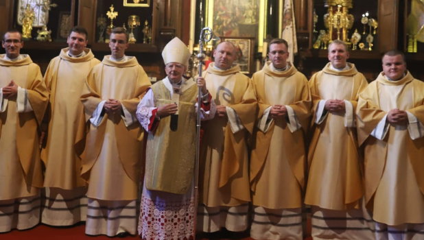 Abp Marek Jędraszewski udzielił święceń kapłańskich ośmiu diakonom, fot. Archidiecezja Krakowska