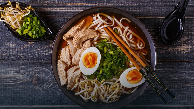 Japońska zupa ramen przepis Gotowanie