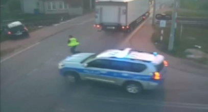 Uciekał przed policją. Podróż zakończył uderzając w rogatki