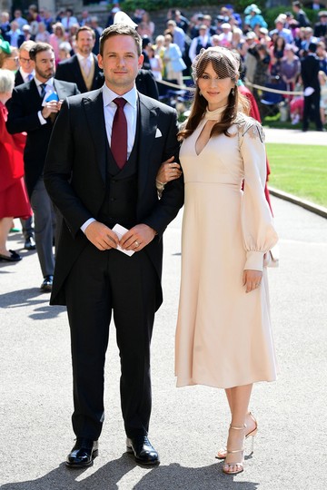 Meghan Markle kollégája és jó barátja, Patrick J. Adams a Briliáns elmékből és felesége, Troian Bellisario, a Hazug csajok társaságának sztárja