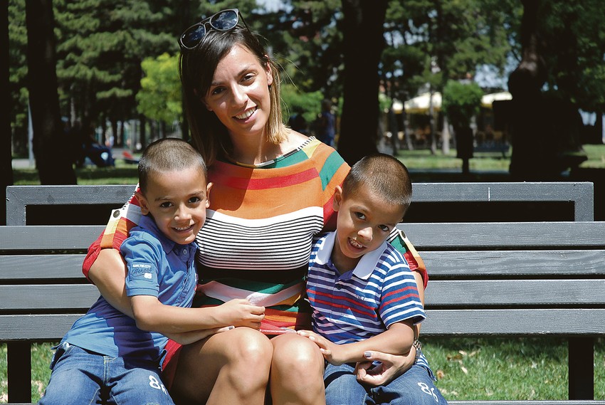 Veljko i Viktor sa majkom Andreom