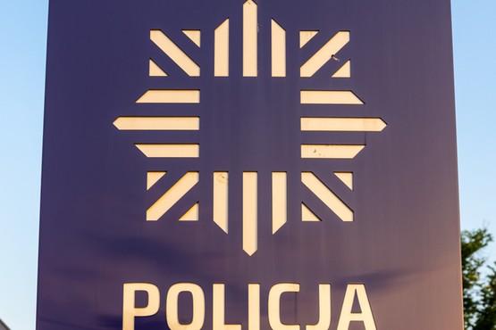 Sceny jak z filmu. Pijana kobieta prowadziła auto, pasażer był poszukiwany