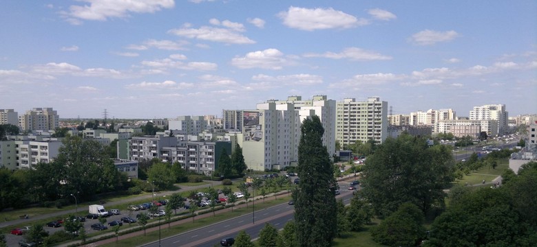 Bezdomna urodziła dziecko w śmietniku na warszawskim Ursynowie