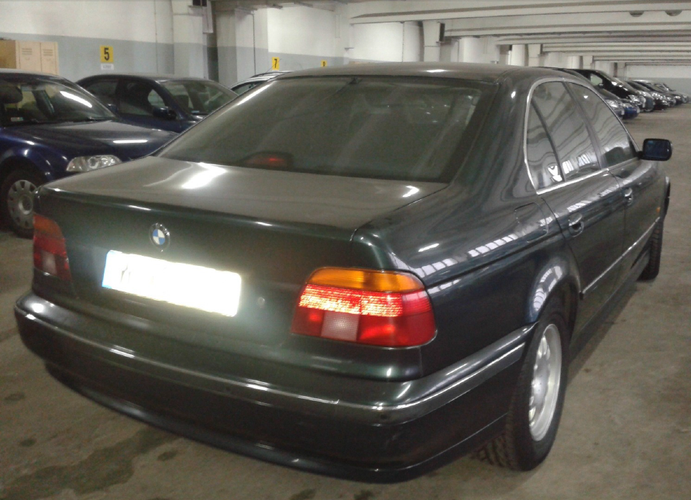 BMW 528i - 2000 rok - przebieg 248 434 km. Cena wywoławcza - 12 200 zł
