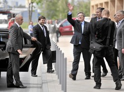 Prezydent Komorowski o kuli w szpitalu. Też skręcił nogę...