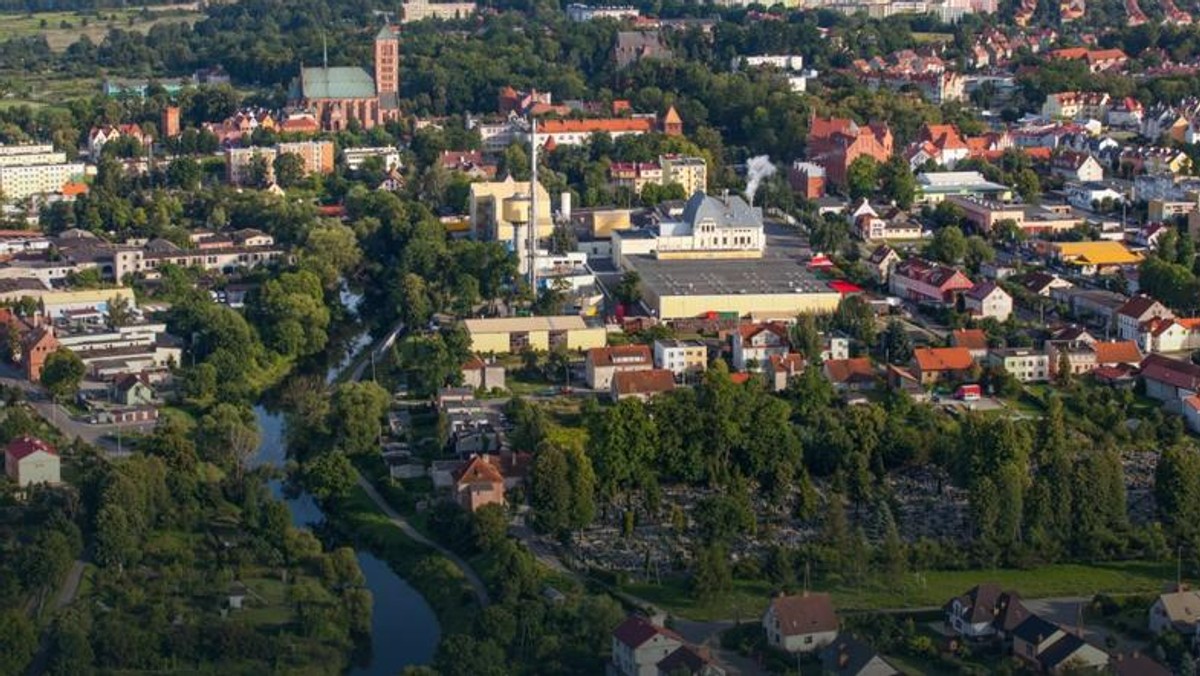 Rusza budowa nowej przeprawy w mieście. Połączy ona ulice PCK i Przemysłową. Jak zapewniają władze miasta Braniewa, to krok ku poprawie bezpieczeństwa mieszkańców. Na czas budowy nie obędzie się jednak bez utrudnień.