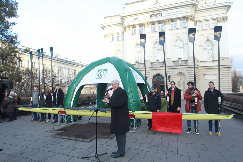 Studenci dostali łódkę