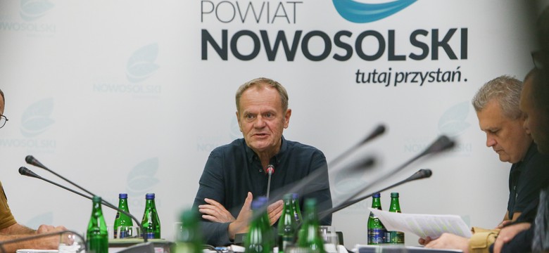 Kto dezinformuje ws. powodzi? Tusk: Służby jednego państwa na wschód od nas