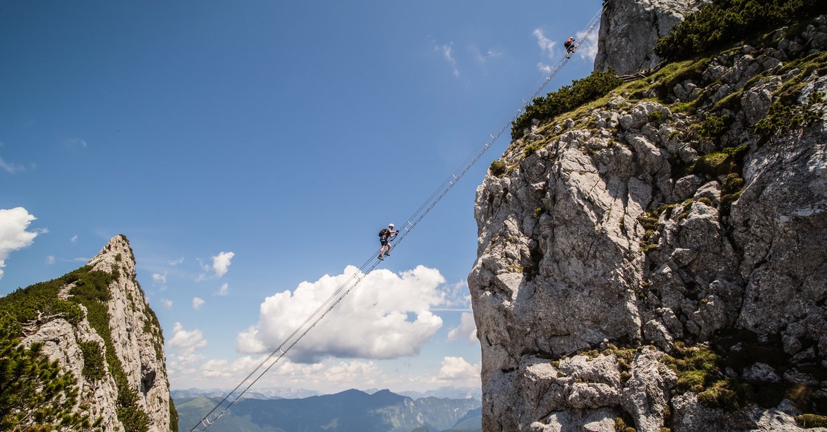 He wanted to take a selfie, so he fell from the “Stairway to Heaven” into a 100-meter-deep abyss