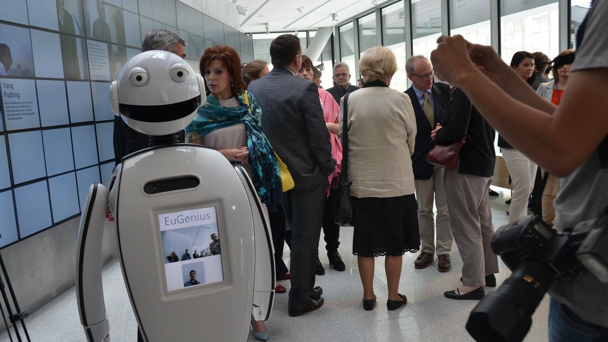 We Wrocławskim Parku Technologicznym jedna z firm stworzyła robota – EuGeniusa, który od dwóch tygodni oprowadza zwiedzających po Muzeum Sztuki i Techniki Japońskiej Manggha w Krakowie. Prace nad drugim egzemplarzem już trwają.