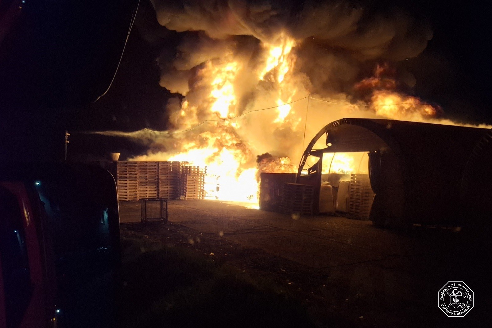 Polícia sa zaoberá nočným požiarom vo Zvončíne.
