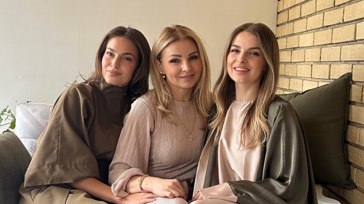 Džejla Ramović sa majkom i sestrom