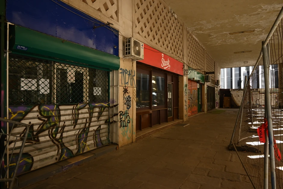 Ekonomska kriza devedesetih ostavila je dubok trag na Bezistan.