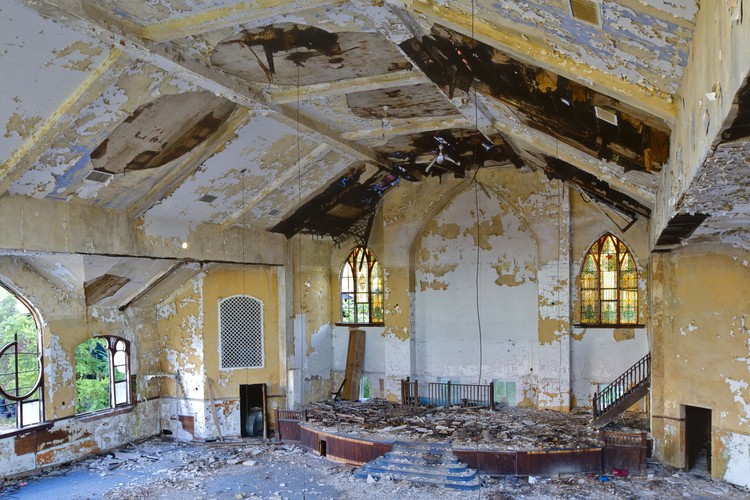 MAJESTATYCZNE. MISTYCZNE. OPUSZCZONE KOŚCIOŁY