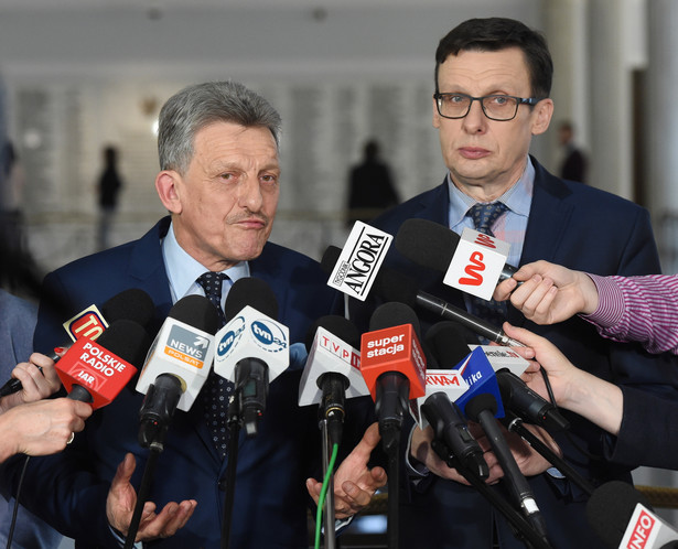 Poseł Marek Ast podkreślił, że na posiedzeniu nie ma przedstawiciela Sejmu, gdyż nie może on legitymizować nielegalnych działań Trybunału Konstytucyjnego